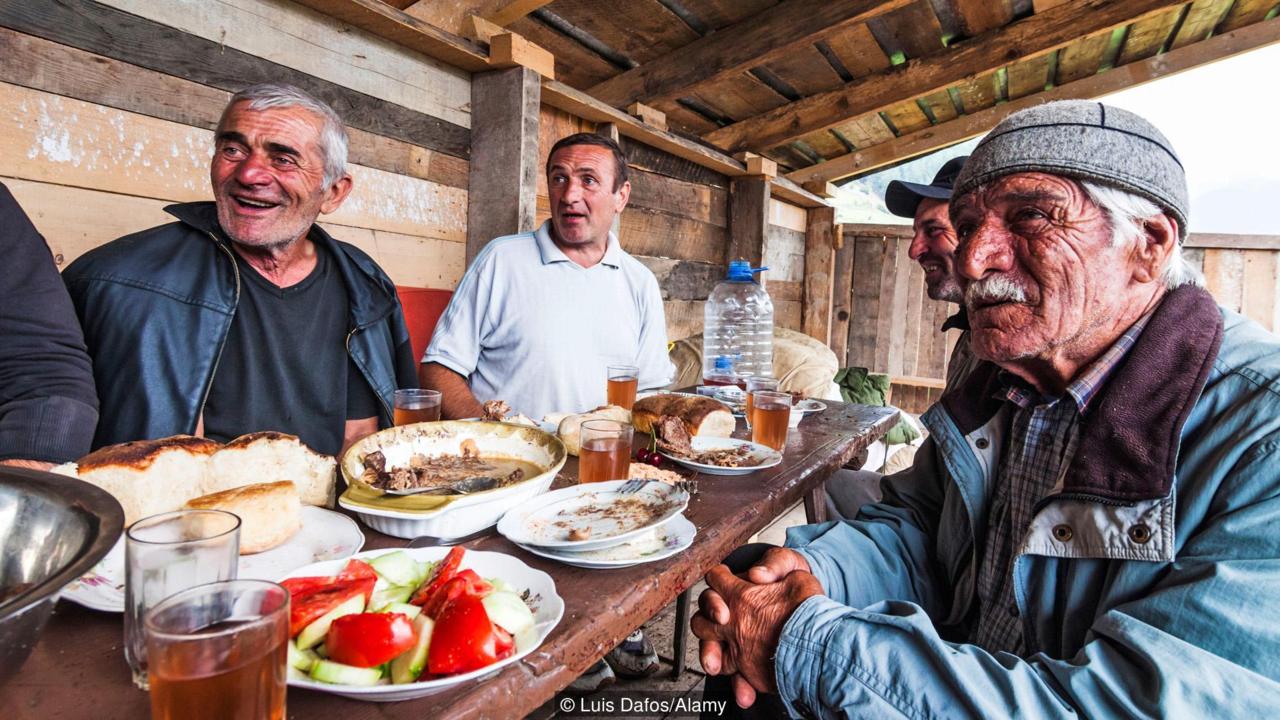 How to survive a Georgian feast – BBC geotv.ge